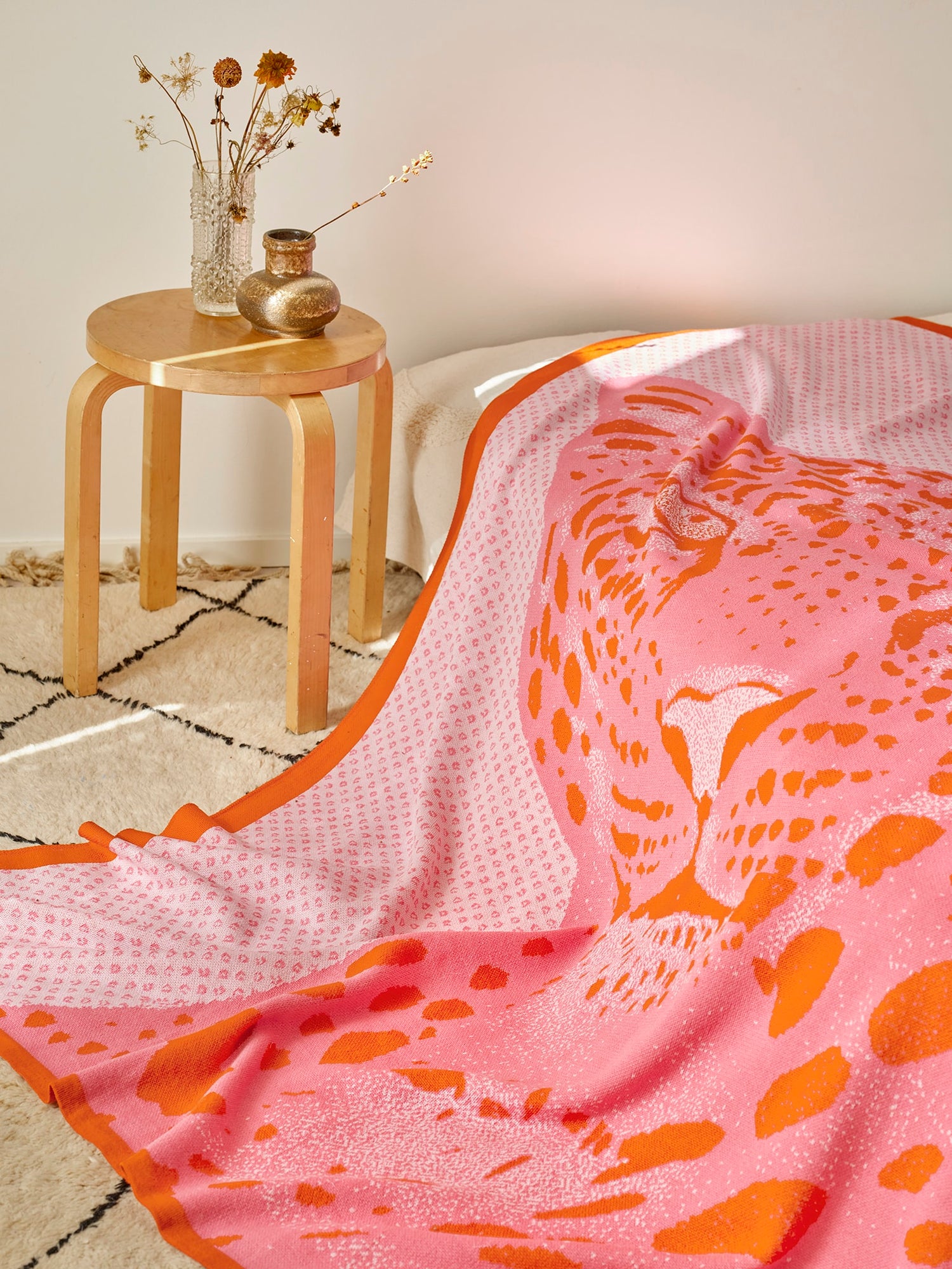 Uhana - Revolution Blanket, Sweet Pink