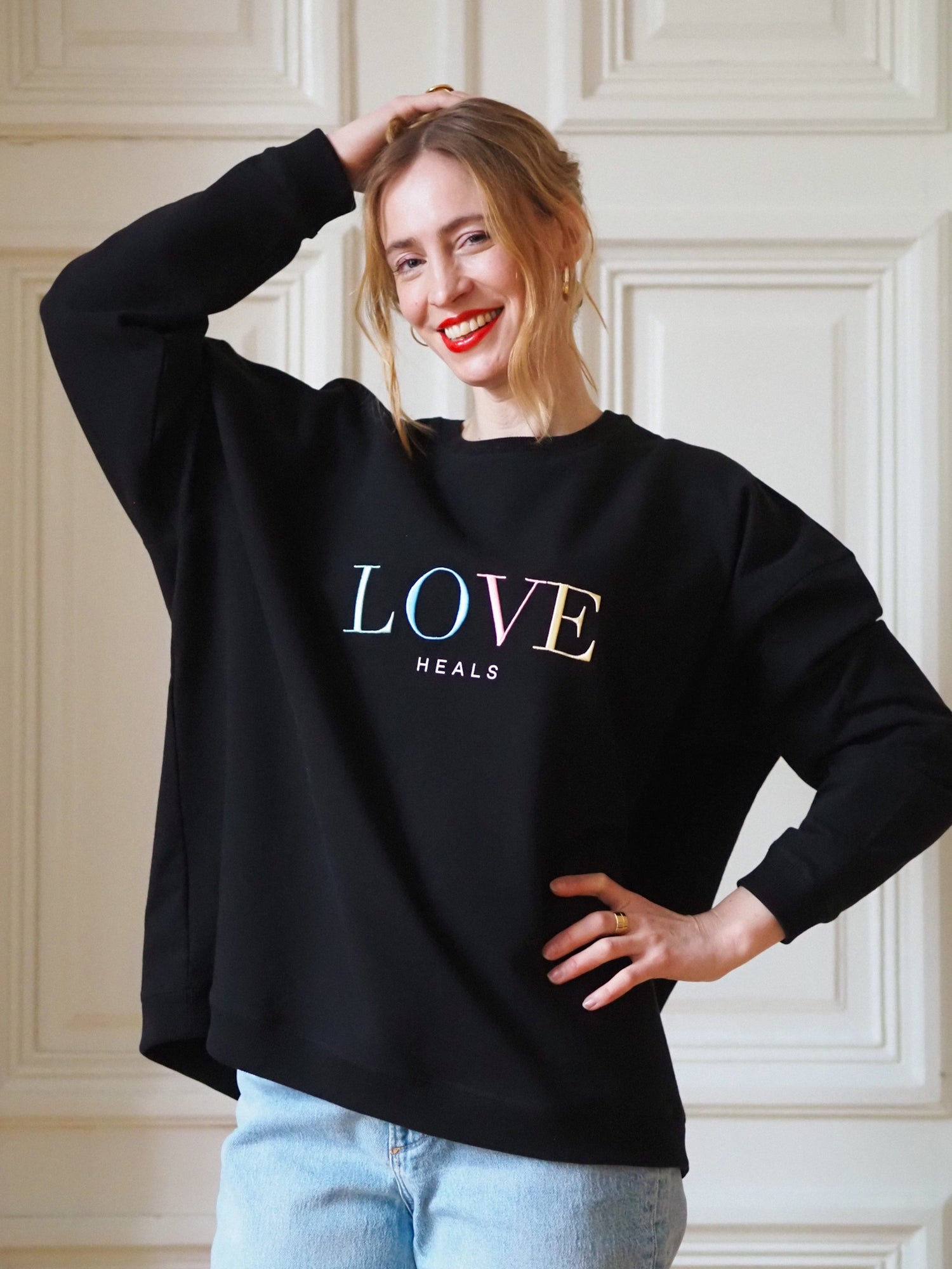 Love Heals Sweatshirt, Black