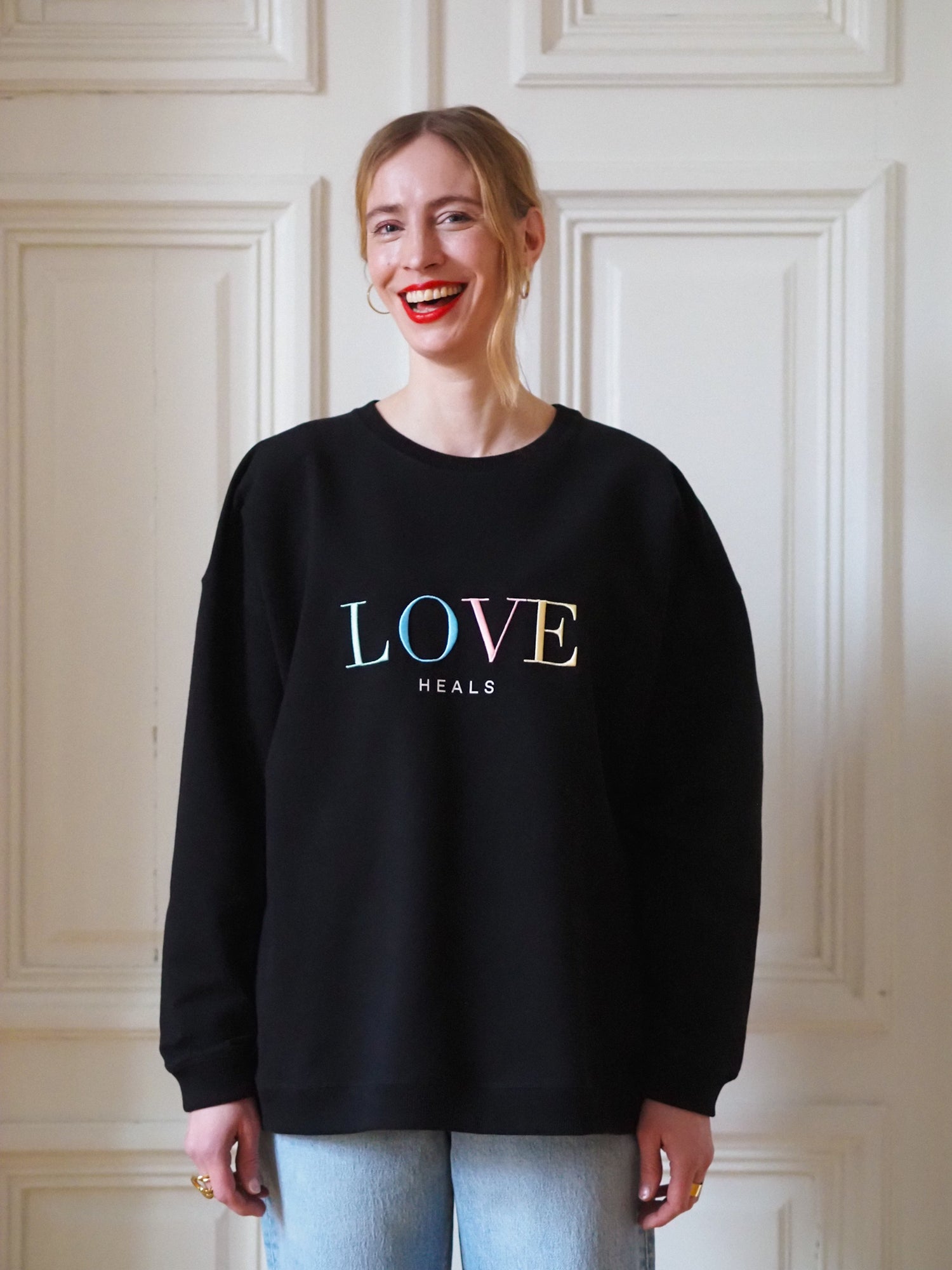 Love Heals Sweatshirt, Black